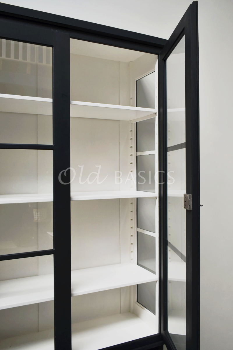 Detail van Vitrinekast Monaco, 4 deuren, RAL7021, zwart, grijs, materiaal hout